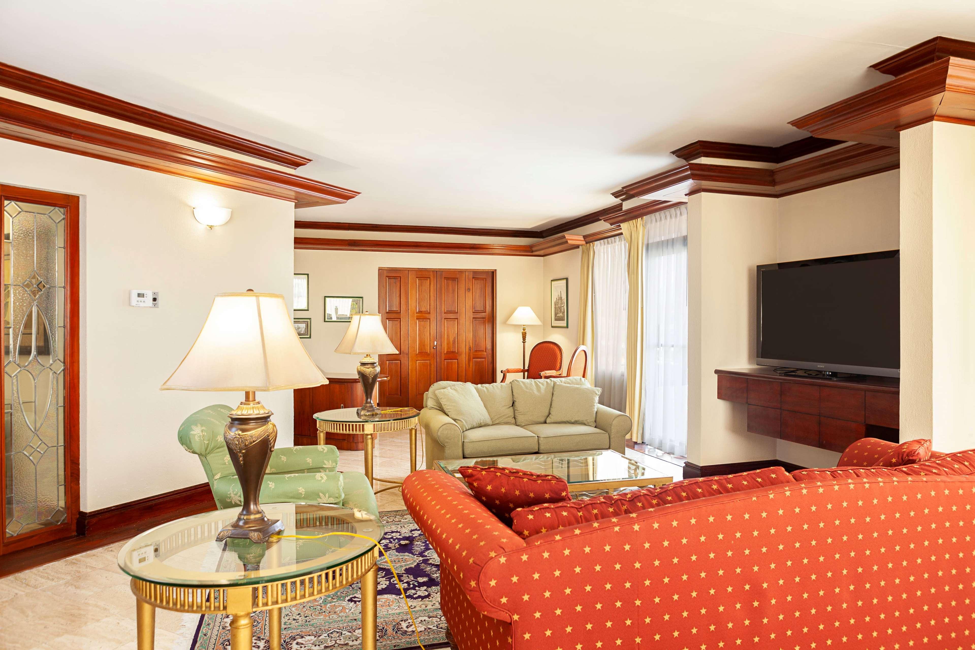 Wyndham San Jose Herradura Exterior foto Living room