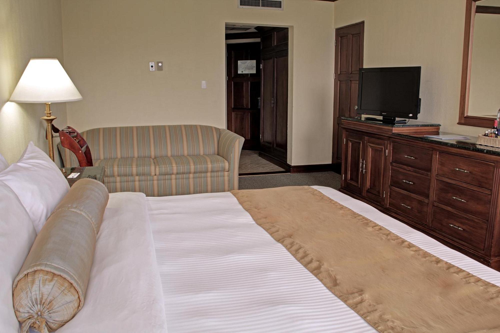 Wyndham San Jose Herradura Exterior foto A room at the hotel